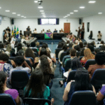 Representantes dos municípios do Entorno do DF durante assinatura do pacto regional contra o feminicídio. Foto: Marla Galdino/MMulheres